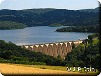 Le barrage de Pannecière-Chaumart<br/>sur l'Yonne